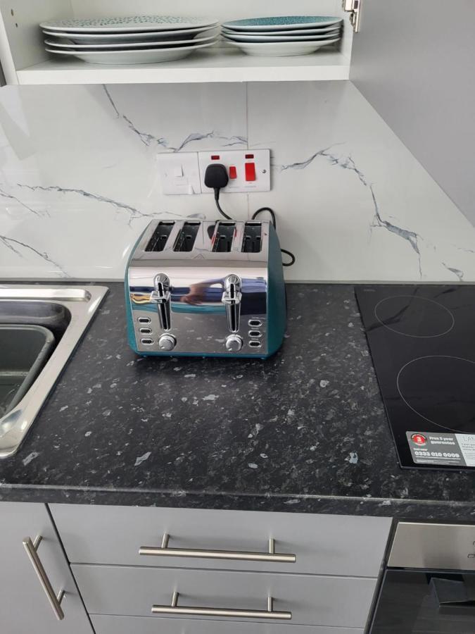 1 Bed Flat, Airport Pick, Drop Available Fibre Broadband, New, Washer Dryer, 10 Mins From City Centre Dartford Exteriör bild