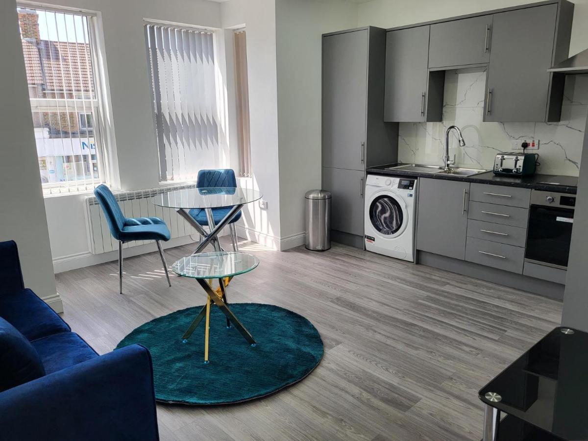 1 Bed Flat, Airport Pick, Drop Available Fibre Broadband, New, Washer Dryer, 10 Mins From City Centre Dartford Exteriör bild