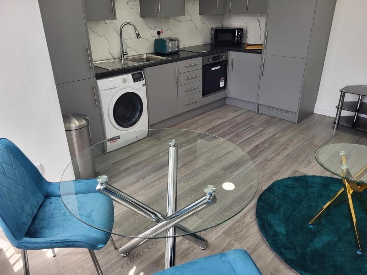 1 Bed Flat, Airport Pick, Drop Available Fibre Broadband, New, Washer Dryer, 10 Mins From City Centre Dartford Exteriör bild
