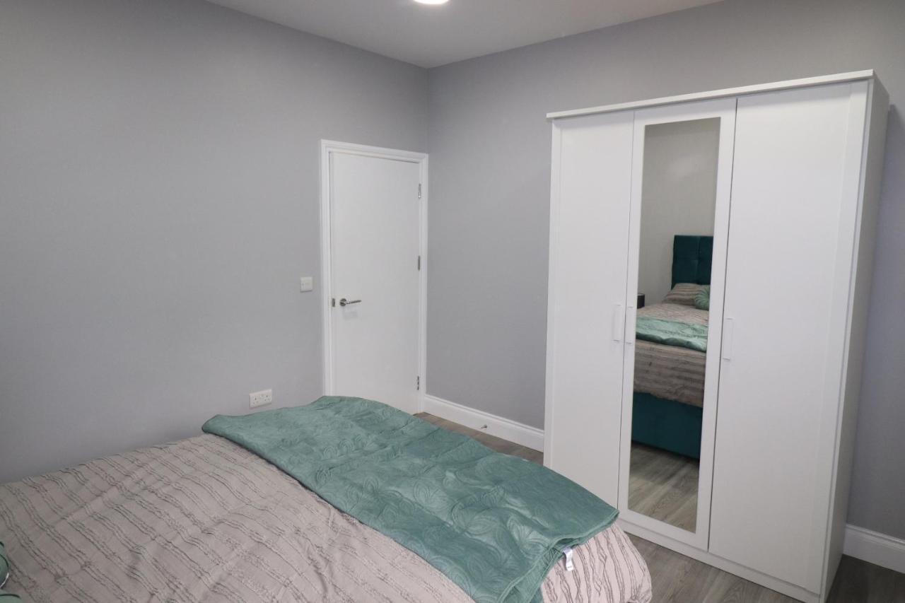 1 Bed Flat, Airport Pick, Drop Available Fibre Broadband, New, Washer Dryer, 10 Mins From City Centre Dartford Exteriör bild
