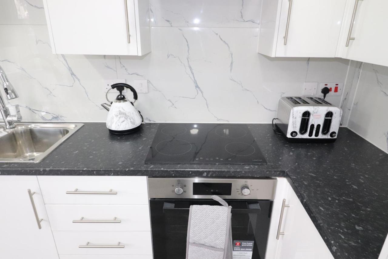 1 Bed Flat, Airport Pick, Drop Available Fibre Broadband, New, Washer Dryer, 10 Mins From City Centre Dartford Exteriör bild